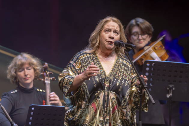 Auftritt von Kathy Kelly & Camerata Musikus(s) mit Milko Kersten während der 18. HOPE Gala im Schauspielhaus Dresden. Die HOPE-Gala Dresden ist eine Benefizveranstaltung, die das Kinderprojekt HOPE Cape Town in Südafrika in seinem Engagement für Gesundheit, Förderung und Bildung von Kindern und jungen Erwachsenen in den Townships rund um Kapstadt unterstützt.