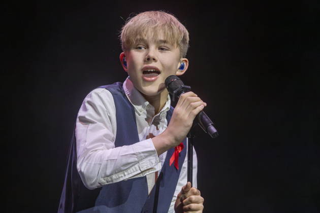 Auftritt von Bjarne - u.a.- bekannt durch seine Teilnahme bei The Voice Kids und dem Junior Eurovision Song Contest (JESC) 2024 während der 18. HOPE Gala im Schauspielhaus Dresden. Die HOPE-Gala Dresden ist eine Benefizveranstaltung, die das Kinderprojekt ãHOPE Cape TownÒ in Südafrika in seinem Engagement für Gesundheit, Förderung und Bildung von Kindern und jungen Erwachsenen in den Townships rund um Kapstadt unterstützt.