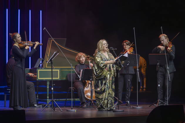 Auftritt von Kathy Kelly & Camerata Musikus(s) mit Milko Kersten während der 18. HOPE Gala im Schauspielhaus Dresden. Die HOPE-Gala Dresden ist eine Benefizveranstaltung, die das Kinderprojekt ãHOPE Cape TownÒ in Südafrika in seinem Engagement für Gesundheit, Förderung und Bildung von Kindern und jungen Erwachsenen in den Townships rund um Kapstadt unterstützt.