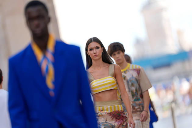 Lisbon Fashion Week in Lisboa, Portugal - 10 Oct 2026 A model walks the runway during Carlos Gil fashion show at ModaLisboa Priority, Lisbon Fashion Week in Lisboa. Lisbon Portugal Copyright: xBrunoxdexCarvalhox xSOPAxImagesx brunodecarvalho_modalisboapriority-2369