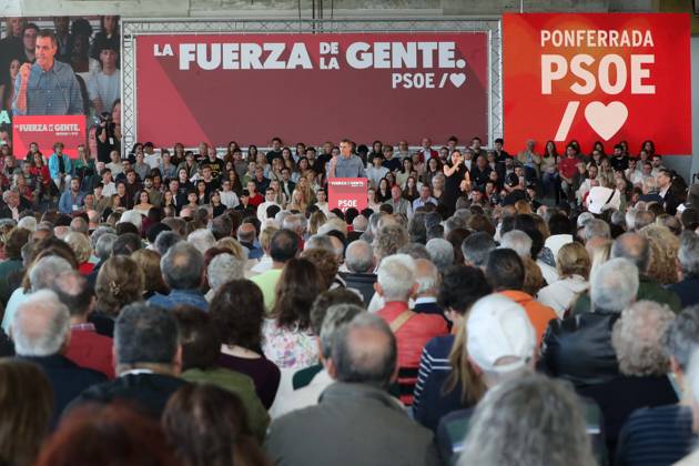 Pedro Sánchez Speaks at a Pre-Campaign Event in Ponferrada, León The Secretary-General of the PSOE and Prime Minister, Pedro Sánchez, during a PSOE pre-campaign event at La Térmica Cultural in Ponferrada on October 11, 2026, in Ponferrada, León, Castile and León, Spain. The Prime Minister and Secretary-General of the PSOE, Pedro Sánchez, kicked off the pre-campaign for the general election on November 29 this weekend with two events: on Saturday in Dos Hermanas, Seville, and today in Ponferrada, León, at the Térmica Cultural of the Energy Foundation, October 11, 2026, Ponferrada, León, Castile and León, Spain Copyright: xCarlosxCastrox 7837731