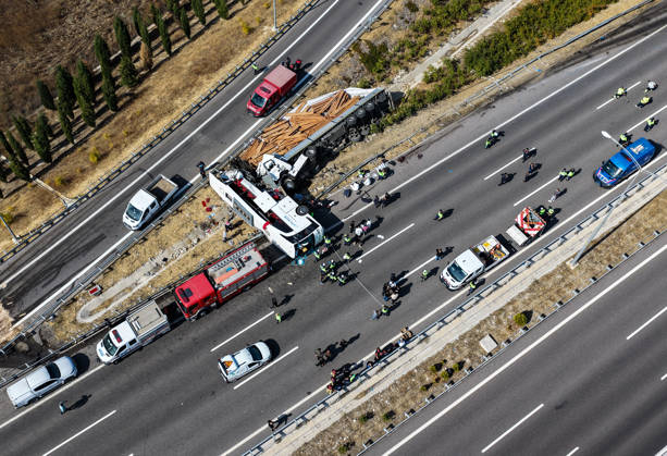 11 killed, 27 injured in tour bus crash in western Turkiye MANISA, TURKIYE - OCTOBER 11: An aerial view of the accident site after a tow truck and a tour bus collided in the Akhisar district of Manisa, Turkiye, on October 11, 2026. At least 11 people were killed and 27 others injured in the crash, with firefighters, police and medical teams dispatched to the scene. Mahmut Serdar Alakus Anadolu Manisa Turkey. Editorial use only. Please get in touch for any other usage.  Copyright: x2026xAnadoluxMahmutxSerdarxAlakusx