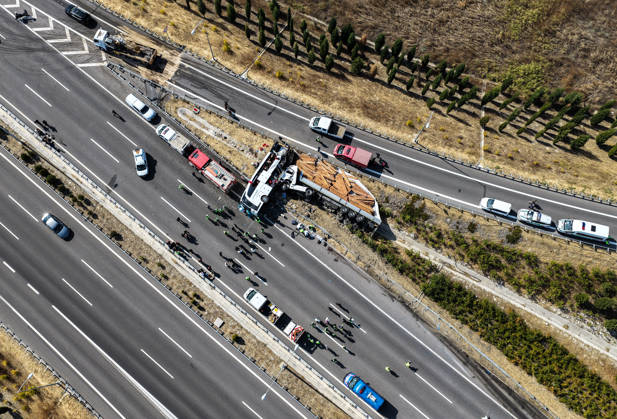 11 killed, 27 injured in tour bus crash in western Turkiye MANISA, TURKIYE - OCTOBER 11: An aerial view of the accident site after a tow truck and a tour bus collided in the Akhisar district of Manisa, Turkiye, on October 11, 2026. At least 11 people were killed and 27 others injured in the crash, with firefighters, police and medical teams dispatched to the scene. Mahmut Serdar Alakus Anadolu Manisa Turkey. Editorial use only. Please get in touch for any other usage.  Copyright: x2026xAnadoluxMahmutxSerdarxAlakusx