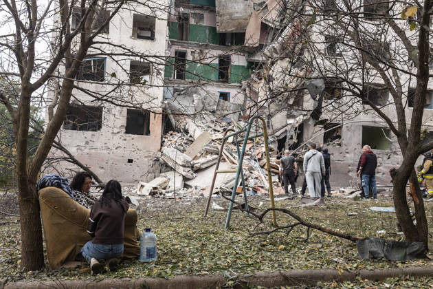 Russian air strike hits residential building in Sloviansk SLOVIANSK, UKRAINE - OCTOBER 11: An injured woman stands next to a destroyed building following a Russian air strike on a residential block in Sloviansk, Ukraine, on October 11, 2026. Diego Herrera Carcedo Anadolu Sloviansk Ukraine. Editorial use only. Please get in touch for any other usage.  Copyright: x2026xAnadoluxDiegoxHerreraxCarcedox