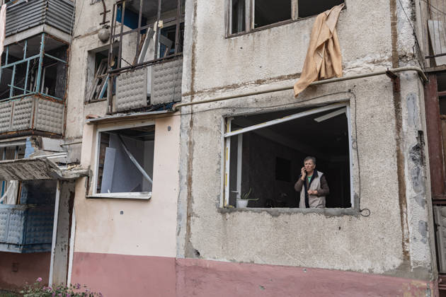 Russian air strike hits residential building in Sloviansk SLOVIANSK, UKRAINE - OCTOBER 11: A woman talks on the phone at home, in a building damaged following a Russian aerial bombing of a residential block in Sloviansk, Ukraine, on October 11, 2026. Diego Herrera Carcedo Anadolu Sloviansk Ukraine. Editorial use only. Please get in touch for any other usage.  Copyright: x2026xAnadoluxDiegoxHerreraxCarcedox
