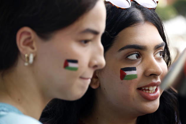 Protest condemning Gaza conflict in Seoul People get Palestinian flags painted on their faces prior to a protest against Israel s attacks in the Gaza Strip, in Seoul, South Korea, on October 11, 2026 . The rally was held aa part of the Global Action for Palestine, a coordinated international mobilization held on October 10 11 marking three years since the 2023 Hamas attacks and the ensuing war. Seoul South Korea Copyright: xMatrixxImages JungxUi-Chelx