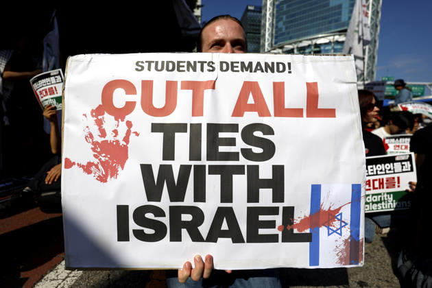 Protest condemning Gaza conflict in Seoul Demonstrators march with placards to protest Israel s attacks in the Gaza Strip, in Seoul, South Korea, on October 11, 2026 . The rally was held aa part of the Global Action for Palestine, a coordinated international mobilization held on October 10 11 marking three years since the 2023 Hamas attacks and the ensuing war. Seoul South Korea Copyright: xMatrixxImages JungxUi-Chelx