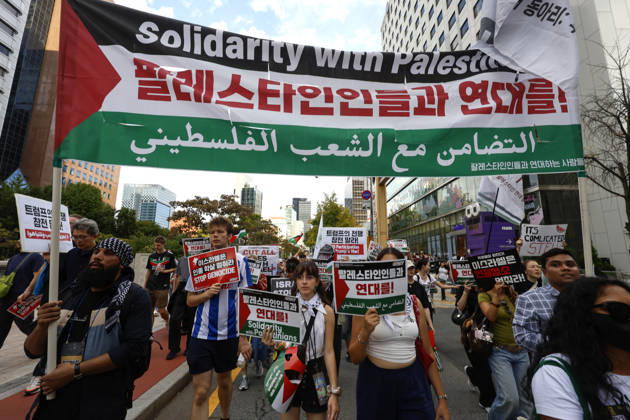 Protest condemning Gaza conflict in Seoul Demonstrators march with placards to protest Israel s attacks in the Gaza Strip, in Seoul, South Korea, on October 11, 2026 . The rally was held aa part of the Global Action for Palestine, a coordinated international mobilization held on October 10 11 marking three years since the 2023 Hamas attacks and the ensuing war. Seoul South Korea  Copyright: xMatrixxImages JungxUi-Chelx