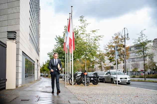 Carsten Linnemann, Bundesgesundheitsminister, bei seiner Ankunft am Konrad-Adenauer-Haus;Präsidiumsklausurtagung der CDU Deutschlands in Berlin, Oktober 2026, Berlin Berlin Deutschland Konrad-Adenauer-Haus