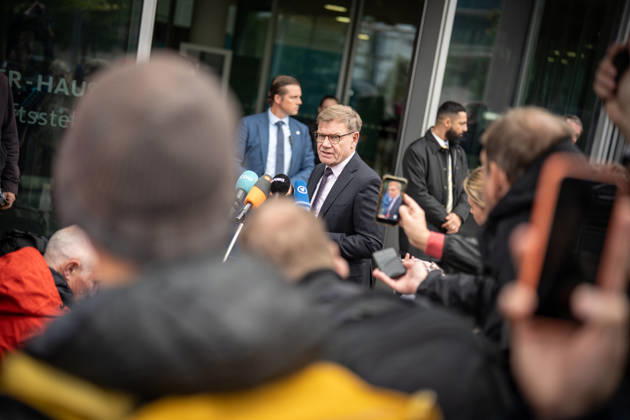 Johann Wadephul, Außenminister, gibt vor dem Konrad-Adenauer-Haus zu den aktuellen Entwicklungen in der Ukraine ein Statement ab;Präsidiumsklausurtagung der CDU Deutschlands in Berlin, Oktober 2026, Berlin Berlin Deutschland Konrad-Adenauer-Haus