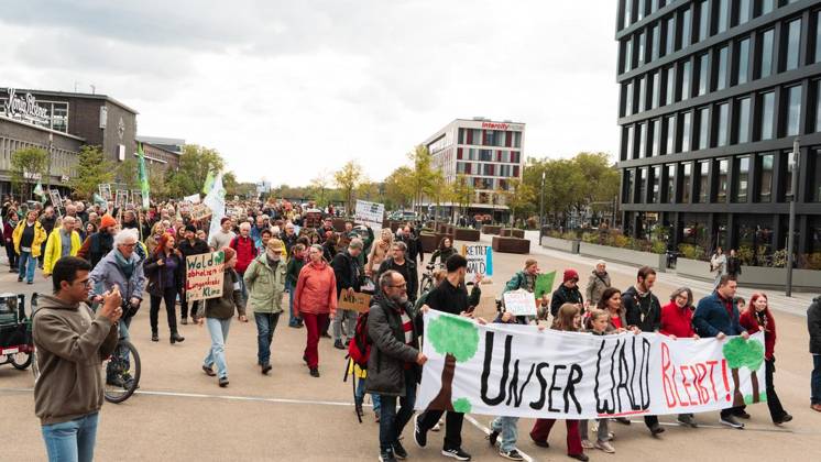 Widerstand gegen CO2 Pipeline - Demonstration in Duisburg ** NUR FÜR REDAKTIONELLE ZWECKE ** EDITORIAL USE ONLY **<p>Anlass: am Samstag, 11. Oktober 2026, versammelten sich Demonstranten am Duisburger Hauptbahnhof um gegen die gepolante CO2 Pipeline zu demonstrieren. Duisburg Copyright: TobiasxStern