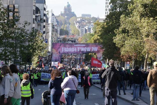This image shows the Climate March 2026, organized by the Climate Coalition, in Brussels, on Sunday 11 October 2026. The Climate Coalition demands the federal and regional governments to stop subsidizing polluting industrial activities in Belgium and levy higher taxes on these companies.  NICOLASxMAETERLINCK 189449897