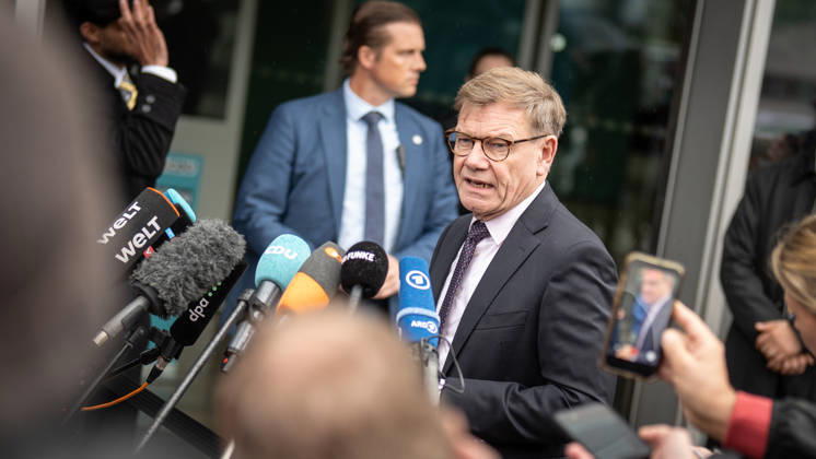 Johann Wadephul, Außenminister, gibt vor dem Konrad-Adenauer-Haus zu den aktuellen Entwicklungen in der Ukraine ein Statement ab;Präsidiumsklausurtagung der CDU Deutschlands in Berlin, Oktober 2026, Berlin Berlin Deutschland Konrad-Adenauer-Haus