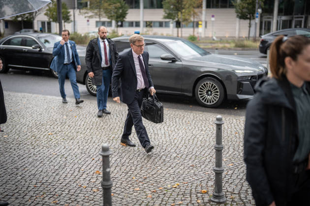 Johann Wadephul, Außenminister, bei seiner Ankunft mit Personenschutz;Präsidiumsklausurtagung der CDU Deutschlands in Berlin, Oktober 2026, Berlin Berlin Deutschland Konrad-Adenauer-Haus