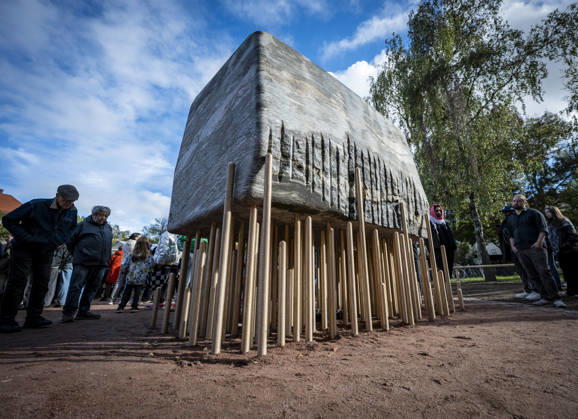 MALMÖ, October 11, 2026—168 bronze rods lift the nearly 30-metric-ton stone block. The Master Narratives monument was unveiled on Sunday in Jesusparken in Malmö. Malmö’s anti-racism monument, titled Master Narratives, was created by artistsartists Susanna Marcus Jablonski and Santiago Mostyn. MALMÖ, SWEDEN x50090x Copyright: xJohanxNilssonx xTTx INVIGNING MASTER NARRATIVES - MALMÖS ANTIRASISTISKA MONUMENT T0Fkrl3y-FI