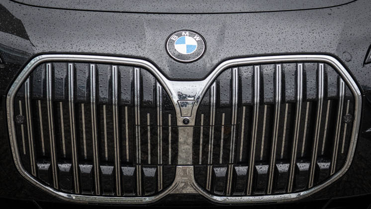 BMW-Dienstwagen Sachsen-Anhalt, genutzt vom amtierenden Ministerpräsidenten Sven Schulze und Personenschutz, geparkte Autos der Landesregierung nach der Ankunft des Ministerpräsidenten diesen Fahrzeugen vor der CDU-Bundesgeschäftsstelle;Präsidiumsklausurtagung der CDU Deutschlands in Berlin, Oktober 2026, Berlin Berlin Deutschland Konrad-Adenauer-Haus