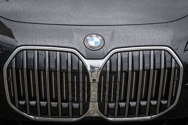 BMW-Dienstwagen Sachsen-Anhalt, genutzt vom amtierenden Ministerpräsidenten Sven Schulze und Personenschutz, geparkte Autos der Landesregierung nach der Ankunft des Ministerpräsidenten diesen Fahrzeugen vor der CDU-Bundesgeschäftsstelle;Präsidiumsklausurtagung der CDU Deutschlands in Berlin, Oktober 2026, Berlin Berlin Deutschland Konrad-Adenauer-Haus