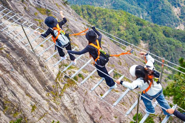 China Sky Ladder Challenger Tourists climb up a 250-meter-long soft ladder between two mountains in Mingtangshan Scenic Area in Yuexi county in central China s Anhui province, Sunday, Oct. 11, 2026. The rope ladder has 620 steps and a vertical distance of 365 meters. It opened to tourists in June this year, and quickly became a tourist attraction., Credit:stringer Utuku Feature China Avalon CHINA, ANHUI, YUEXI  Copyright: xstringerx xUtuku FeaturexChinax xAvalonx 1142342731