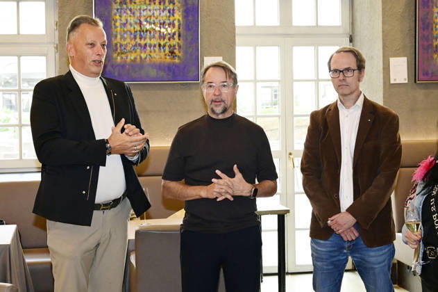 Jens Christian Wittig, Jan Josef Liefers und Frank Stehr bei der Vernissage Goldener Reigen von Jens Christian Wittig im Kastenmeiers im Taschenbergpalais. Dresden, 11.10.2026