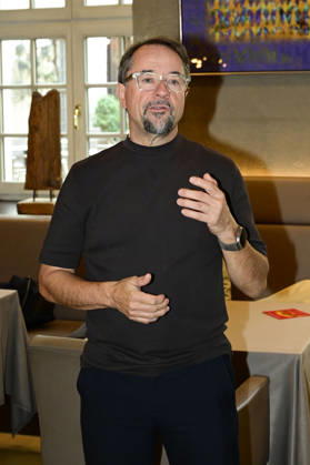 Jan Josef Liefers bei der Vernissage Goldener Reigen von Jens Christian Wittig im Kastenmeiers im Taschenbergpalais. Dresden, 11.10.2026