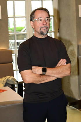 Jan Josef Liefers bei der Vernissage Goldener Reigen von Jens Christian Wittig im Kastenmeiers im Taschenbergpalais. Dresden, 11.10.2026