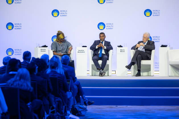 World Health Summit 2026 Weltgesundheitsgipfel. Deutschland, Berlin am 11. Oktober 2026: Der ehemalige italienische Ministerpräsident Prof. Dr. Mario Monti während einer Podiumsdiskussion mit Prof. Dr. Ibrahim Abubakar, Vize-Prorektor für Gesundheit und Professor für Epidemiologie von Infektionskrankheiten am University College London (UCL) und Dr. Natalia Kanem, Co-Vorsitzende der Lancet-Kommission zu globalen Gesundheitsbedrohungen und ehemalige Exekutivdirektorin des UN-Bevölkerungsfonds (UNFPA) zum Thema: Präsentation der Ergebnisse der Lancet-Kommission zu globalen Gesundheitsbedrohungen des 21. Jahrhunderts Ein neuer Rahmen für die Priorisierung von Maßnahmen in einer Welt vielfältiger Bedrohungen (Präsentation der