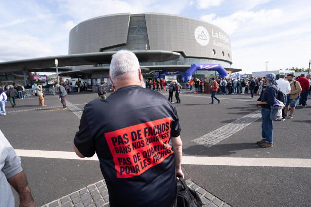 Jean-Luc Melenchon s Presidential Campaign Rally - Cournon-d’Auvergne View of supporters outside the Zenith d Auvergne during a rally of Jean-Luc Melenchon candidate of La France insoumise LFI for the 2027 French presidential election in Cournon-d Auvergne near Clermont-Ferrand in the Puy-de-Dome department in France on October 11, 2026. A giant screen had been set up outside for supporters who could not get in as about 10000 people attended the rally according to an estimate on site. Photo by Fanny Reynaud ABACAPRESS.COM Clermont-Ferrand Auvergne, auvergne rhône alpes France Copyright: xReynaudxFanny ABACAx