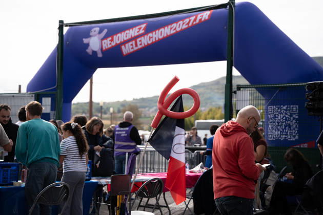 Jean-Luc Melenchon s Presidential Campaign Rally - Cournon-d’Auvergne View of supporters outside the Zenith d Auvergne during a rally of Jean-Luc Melenchon candidate of La France insoumise LFI for the 2027 French presidential election in Cournon-d Auvergne near Clermont-Ferrand in the Puy-de-Dome department in France on October 11, 2026. A giant screen had been set up outside for supporters who could not get in as about 10000 people attended the rally according to an estimate on site. Photo by Fanny Reynaud ABACAPRESS.COM Clermont-Ferrand Auvergne, auvergne rhône alpes France Copyright: xReynaudxFanny ABACAx