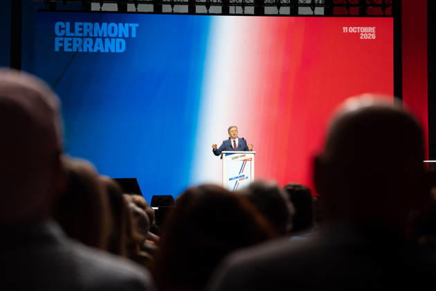 Jean-Luc Melenchon s Presidential Campaign Rally - Cournon-d’Auvergne La France Insoumise (LFI) candidate in 2027 presidential election in France Jean-Luc Melenchon speaks during a campaign rally in Cournon-d Auvergne in the Puy-de-Dome department on October 11, 2026. Photo by Fanny Reynaud ABACAPRESS.COM Clermont-Ferrand Auvergne, auvergne rhône alpes France  Copyright: xReynaudxFanny ABACAx