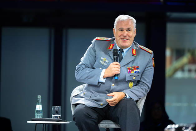 World Health Summit 2026 Weltgesundheitsgipfel. Deutschland, Berlin am 11. Oktober 2026: Generaloberstabsarzt Dr. med. Ralf Hoffmann Befehlshaber des Zentralen Sanitätsdienstes der Bundeswehr und stellvertretender Befehlshaber Unterstützungskommando der Bundeswehr bei der Paneldisskussion zum Thema: Gesundheit in Krisenzeiten: Wie Gesundheitssysteme trotz Sanktionen und migrationsbedingtem Druck infolge von Konflikten geschützt werden können (Health in Times of Crisis: Safeguarding Health Systems Amid Sanctions and Conflict-Induced Migration Pressure).