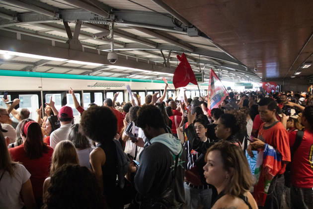 SaO PAULO, SP - 11.10.2026: ATO EM APOIO A LULA SP - Students, social movements and supporters of President Luiz Inacio Lula da Silva are holding an event throughout this Sunday (11) in anticipation of the second round of elections. With a gathering in front of MASP, the event continues to Praca Roosevelt, in the central area of Sao Paulo, SP. x3028834x RodileixMorais
