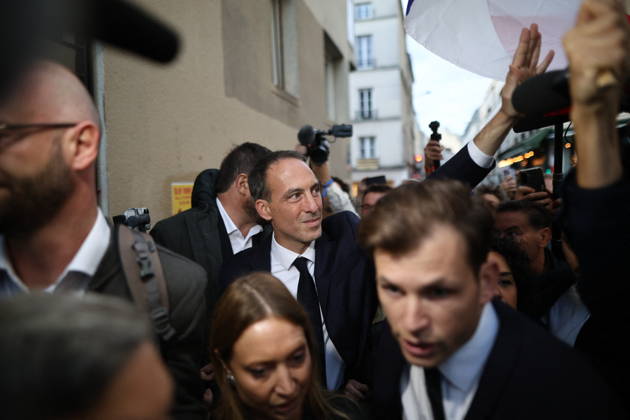 Announcement of the result for the first round of Socialist and Democratic Left primary - Paris Candidate in the Socialist (PS) and centre-left Place Publique (PP) parties primary Raphael Glucksmann arrives after the announcement of the result for the first round of voting in the primary organized by the Socialist Party, Place Publique (PP), and the Republican and Socialist Left, ahead of France s 2027 presidential election, at Solaris in Paris, France on October 11, 2026. Candidate in the Socialist (PS) and centre-left Place Publique (PP) parties primary ahead of France s 2027 presidential election and MEP Raphaël Glucksmann was elected on October 11 2026. Photo by Raphael Lafargue ABACAPRESS.COM Paris France  Copyright: xLafarguexRaphael ABACAx