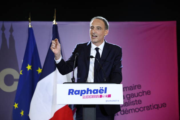 Announcement of the result for the first round of Socialist and Democratic Left primary - Paris Candidate in the Socialist (PS) and centre-left Place Publique (PP) parties primary Raphael Glucksmann delievers a speech after the announcement of the result for the first round of voting in the primary organized by the Socialist Party, Place Publique (PP), and the Republican and Socialist Left, ahead of France s 2027 presidential election, at Solaris in Paris, France on October 11, 2026. Candidate in the Socialist (PS) and centre-left Place Publique (PP) parties primary ahead of France s 2027 presidential election and MEP Raphaël Glucksmann was elected on October 11 2026. Photo by Raphael Lafargue ABACAPRESS.COM Paris France Copyright: xLafarguexRaphael ABACAx