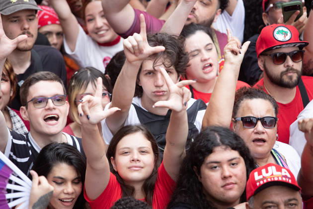 SaO PAULO, SP - 11.10.2026: ATO EM APOIO A LULA SP - Students, social movements and supporters of President Luiz Inacio Lula da Silva are holding an event throughout this Sunday (11) in anticipation of the second round of elections. With a gathering in front of MASP, the event continues to Praca Roosevelt, in the central area of Sao Paulo, SP. x3028920x  RodileixMorais