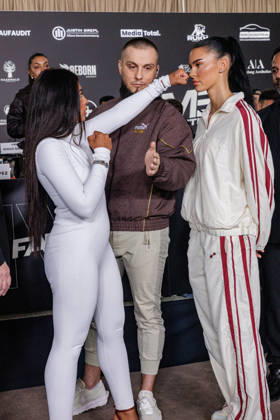 11.10.2026. Essen. (l-r) Hati Suarez und Nelly Noire bei der Pressekonferenz zum Fame Fighting 4 Promiboxen. Essen Atlantic Hotel Nordrhein-Westfalen Deutschland