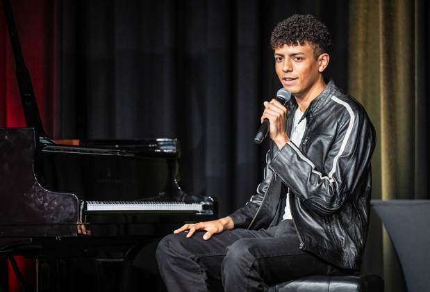 Verleihung der Ehrenbürgerschaft in Mülheim an der Ruhr an Helge Schneider ** NUR FÜR REDAKTIONELLE ZWECKE ** EDITORIAL USE ONLY **<p>Der junge Pianist Louis Philippson spielt am Sonntag, 11.10.2026, bei der Verleihung der Ehrenbürgerschaft an Helge Schneider in der Stadthalle Mülheim an der Ruhr. Deutschland NRW Mülheim an der Ruhr Copyright: MartinxMöller