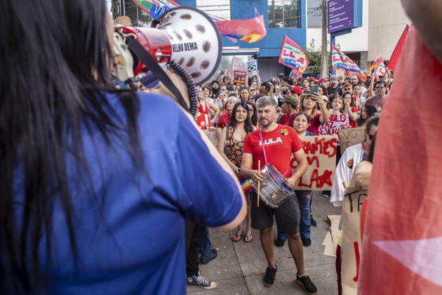 MARiLIA, SP - 11.10.2026: APOIADORES DE LULA FAZEM ATO EM MARiLIA - Supporters of presidential reelection candidate Luiz Inacio Lula da Silva held the "Act for Democracy" in the central region of Marilia, in the interior of the state of Sao Paulo, this Sunday (11). Demonstrators walked carrying flags and posters along Avenida Sampaio Vidal, the main road in the municipality, in a mobilization aimed at the second round campaign of the 2026 Elections. x3029136x AlfxRibeiro