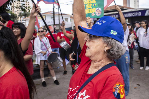 MARiLIA, SP - 11.10.2026: APOIADORES DE LULA FAZEM ATO EM MARiLIA - Supporters of presidential reelection candidate Luiz Inacio Lula da Silva held the "Act for Democracy" in the central region of Marilia, in the interior of the state of Sao Paulo, this Sunday (11). Demonstrators walked carrying flags and posters along Avenida Sampaio Vidal, the main road in the municipality, in a mobilization aimed at the second round campaign of the 2026 Elections. x3029142x AlfxRibeiro