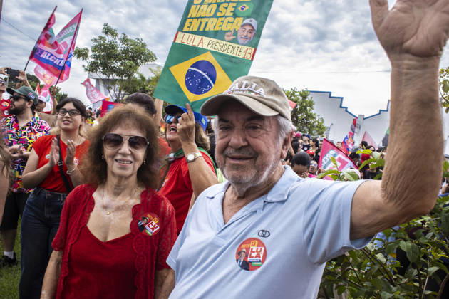 MARiLIA, SP - 11.10.2026: APOIADORES DE LULA FAZEM ATO EM MARiLIA - Supporters of presidential reelection candidate Luiz Inacio Lula da Silva held the "Act for Democracy" in the central region of Marilia, in the interior of the state of Sao Paulo, this Sunday (11). Demonstrators walked carrying flags and posters along Avenida Sampaio Vidal, the main road in the municipality, in a mobilization aimed at the second round campaign of the 2026 Elections. x3029145x AlfxRibeiro