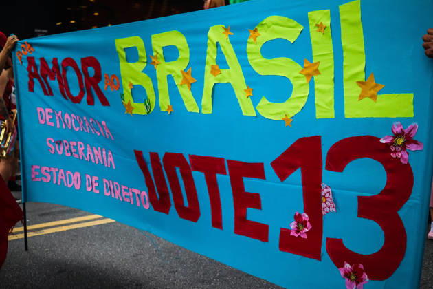 SaO PAULO, SP - 11.10.2026: LULA REuNE APOIADORES NA AVENIDA PAULISTA - Protesters gather this Sunday (11) on Avenida Paulista, in Sao Paulo (SP), during a campaign event for President Luiz Inacio Lula da Silva. The mobilization takes place in front of MASP and brings together supporters and political leaders in the second round of the 2026 Elections. x3029174x  AngÃ licaxAlves