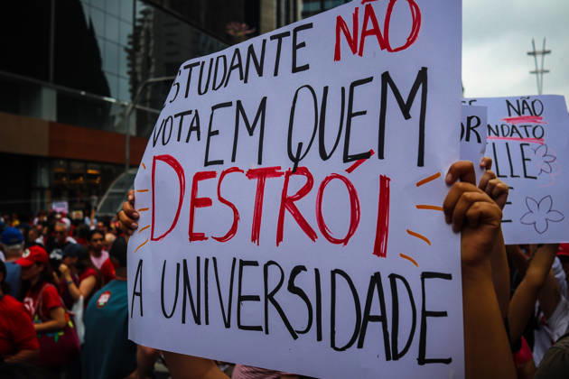SaO PAULO, SP - 11.10.2026: LULA REuNE APOIADORES NA AVENIDA PAULISTA - Protesters gather this Sunday (11) on Avenida Paulista, in Sao Paulo (SP), during a campaign event for President Luiz Inacio Lula da Silva. The mobilization takes place in front of MASP and brings together supporters and political leaders in the second round of the 2026 Elections. x3029176x  AngÃ licaxAlves
