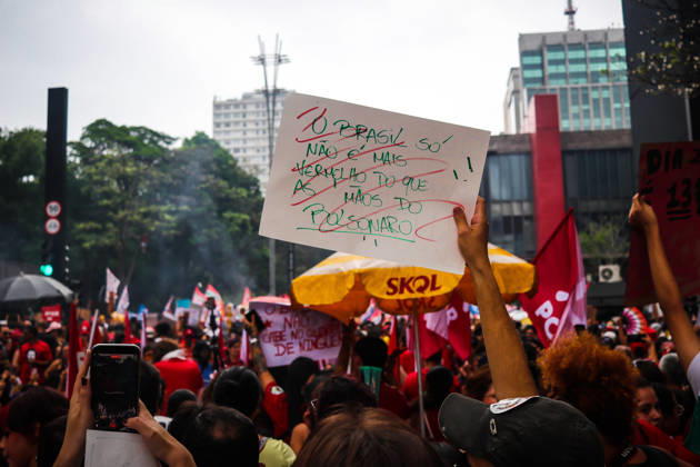 SaO PAULO, SP - 11.10.2026: LULA REuNE APOIADORES NA AVENIDA PAULISTA - Protesters gather this Sunday (11) on Avenida Paulista, in Sao Paulo (SP), during a campaign event for President Luiz Inacio Lula da Silva. The mobilization takes place in front of MASP and brings together supporters and political leaders in the second round of the 2026 Elections. x3029178x  AngÃ licaxAlves