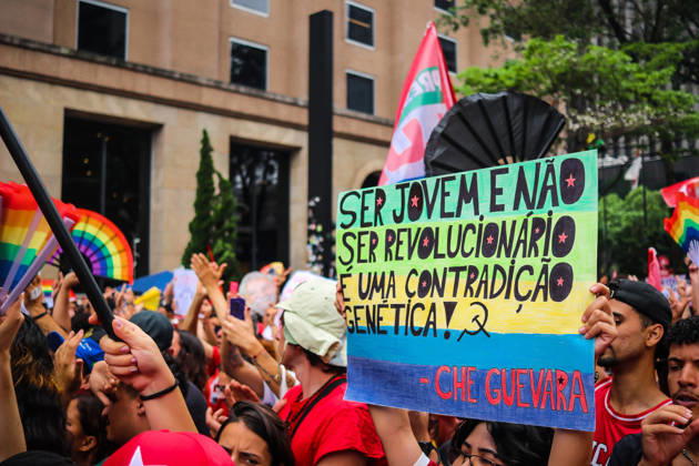 SaO PAULO, SP - 11.10.2026: LULA REuNE APOIADORES NA AVENIDA PAULISTA - Protesters gather this Sunday (11) on Avenida Paulista, in Sao Paulo (SP), during a campaign event for President Luiz Inacio Lula da Silva. The mobilization takes place in front of MASP and brings together supporters and political leaders in the second round of the 2026 Elections. x3029182x  AngÃ licaxAlves