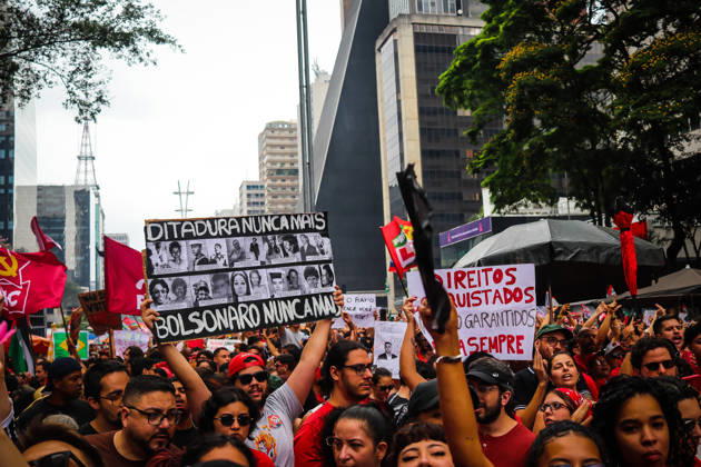 SaO PAULO, SP - 11.10.2026: LULA REuNE APOIADORES NA AVENIDA PAULISTA - Protesters gather this Sunday (11) on Avenida Paulista, in Sao Paulo (SP), during a campaign event for President Luiz Inacio Lula da Silva. The mobilization takes place in front of MASP and brings together supporters and political leaders in the second round of the 2026 Elections. x3029183x  AngÃ licaxAlves