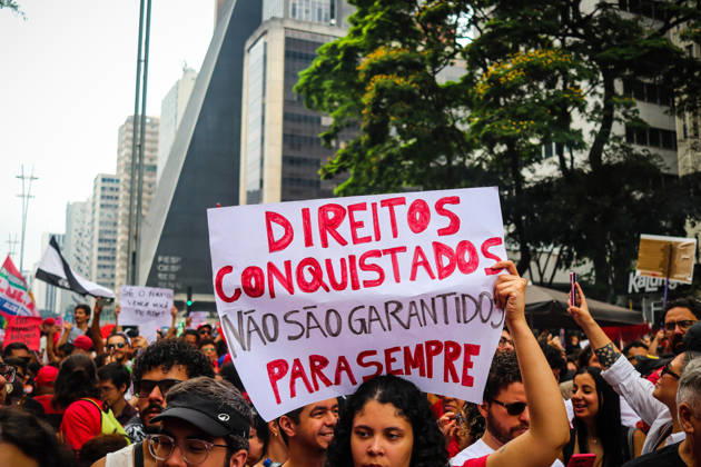 SaO PAULO, SP - 11.10.2026: LULA REuNE APOIADORES NA AVENIDA PAULISTA - Protesters gather this Sunday (11) on Avenida Paulista, in Sao Paulo (SP), during a campaign event for President Luiz Inacio Lula da Silva. The mobilization takes place in front of MASP and brings together supporters and political leaders in the second round of the 2026 Elections. x3029184x  AngÃ licaxAlves