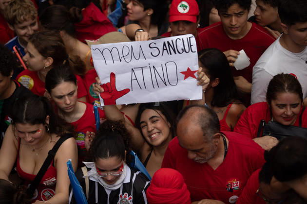 SaO PAULO, SP - 11.10.2026: ATO EM APOIO A LULA SP - Students, social movements and supporters of President Luiz Inacio Lula da Silva are holding an event throughout this Sunday (11) in anticipation of the second round of elections. With a gathering in front of MASP, the event continues to Praca Roosevelt, in the central area of Sao Paulo, SP. x3029212x RodileixMorais