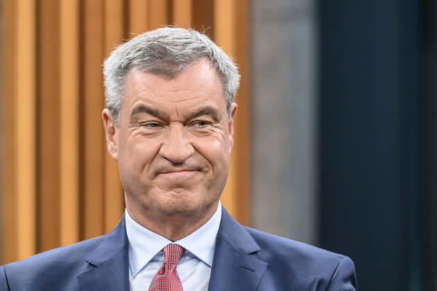 im Bild v.l.: Markus Söder, Ministerpräsident Bayern, CSU, GER, Berlin, Studio, zu Gast bei - Caren Miosga, Polittalk, TV, Format, Das Erste, aus Berlin Adlershof - am Studio 20, Thema: Wie kommt die Regierung aus der Krise, Herr Söder? 11.10.2026, Copyright: HMBxMedia UwexKoch