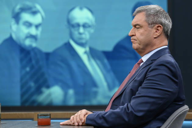 im Bild v.l.: Markus Söder, Ministerpräsident Bayern, CSU, GER, Berlin, Studio, zu Gast bei - Caren Miosga, Polittalk, TV, Format, Das Erste, aus Berlin Adlershof - am Studio 20, Thema: Wie kommt die Regierung aus der Krise, Herr Söder? 11.10.2026, Copyright: HMBxMedia UwexKoch