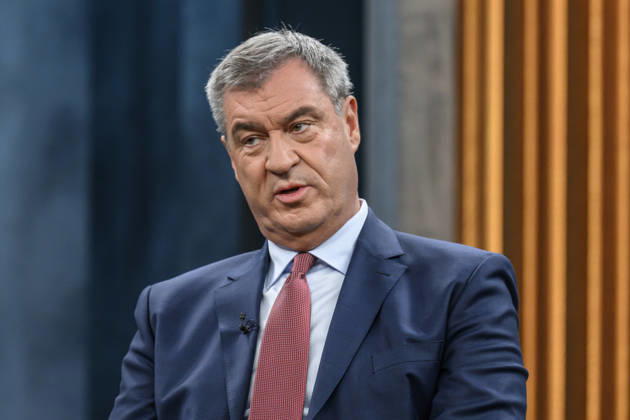 im Bild v.l.: Markus Söder, Ministerpräsident Bayern, CSU, GER, Berlin, Studio, zu Gast bei - Caren Miosga, Polittalk, TV, Format, Das Erste, aus Berlin Adlershof - am Studio 20, Thema: Wie kommt die Regierung aus der Krise, Herr Söder? 11.10.2026, Copyright: HMBxMedia UwexKoch