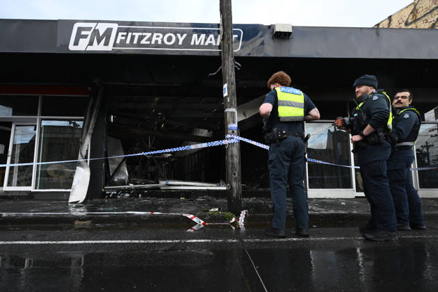 FITZROY NORTH TOBACCO SHOP FIRE, Victoria Police establish a crime scene after a fire at a tobacco shop fire in Fitzroy North, in Melbourne, Monday, October 12, 2026. ( NO ARCHIVING MELBOURNE VICTORIA Australia  Copyright: xJOELxCARRETTx 20261012195190793074